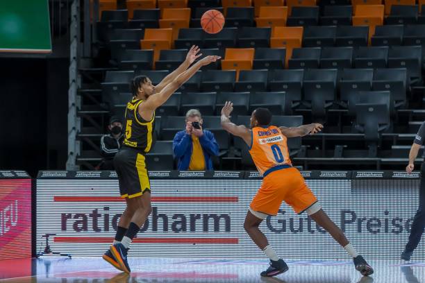 引人注目的 引人注目的