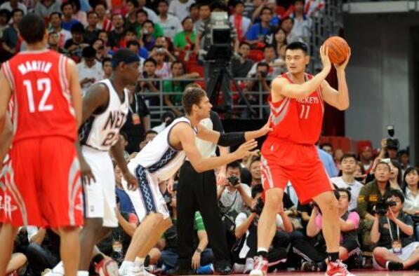 女篮锋线球 女篮锋线球